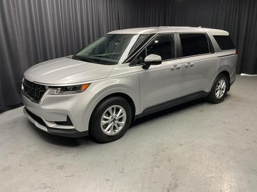 2023 Kia Carnival LX