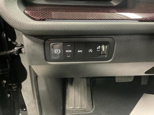 Mosaic Black Metallic 2026 Chevrolet Traverse Z71