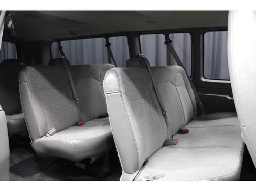 Photo 3 of 18 of 2010 Chevrolet Express 3500 LT