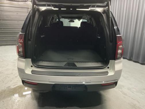 Summit White 2023 Chevrolet Suburban LT