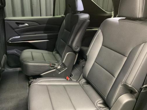 Polar White 2026 Chevrolet Traverse LT