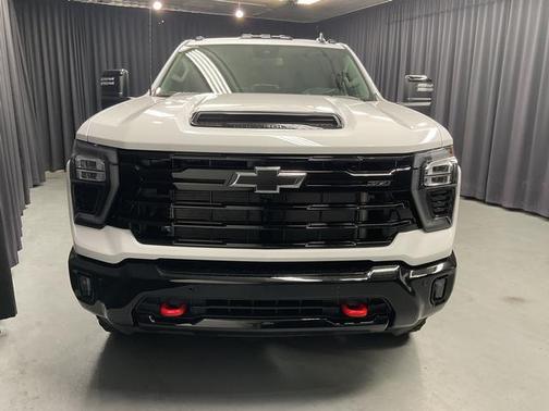 Summit White 2026 Chevrolet Silverado 2500 LT