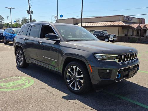 Metallic 2023 Jeep Grand Cherokee 4xe Overland