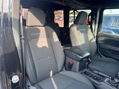 Black Clearcoat 2024 Jeep Wrangler 4xe Rubicon