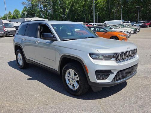 Silver Zynith 2025 Jeep Grand Cherokee Laredo