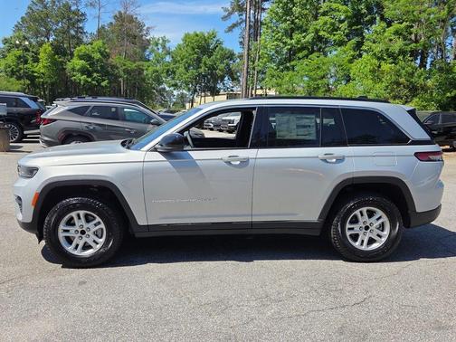 Silver Zynith 2025 Jeep Grand Cherokee Laredo