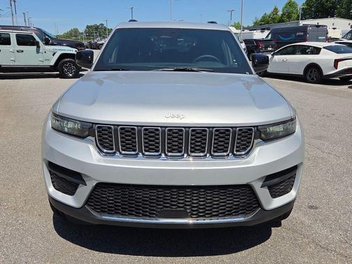 Silver Zynith 2025 Jeep Grand Cherokee Laredo
