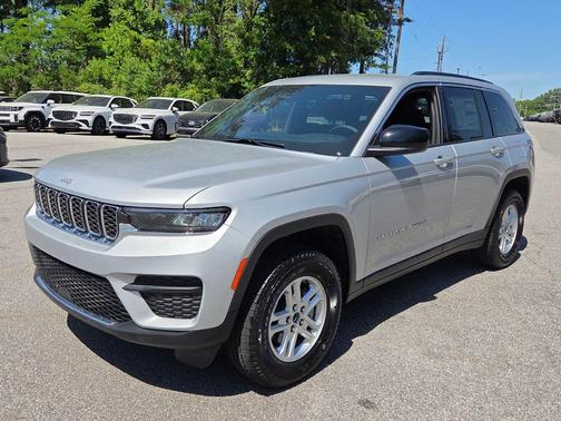 Silver Zynith 2025 Jeep Grand Cherokee Laredo