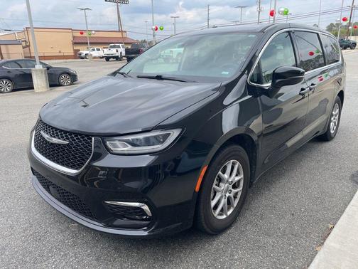 2023 Chrysler Pacifica Touring-L