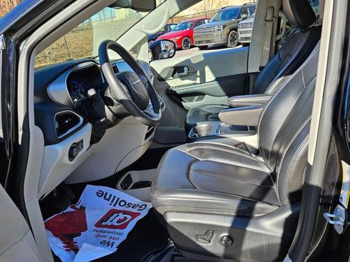 2023 Chrysler Pacifica Touring-L