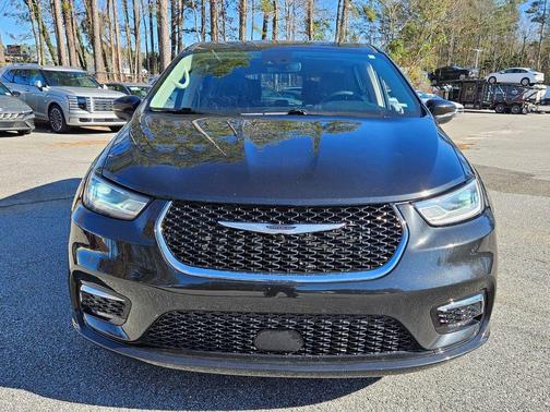 2023 Chrysler Pacifica Touring-L