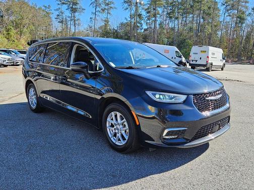 2023 Chrysler Pacifica Touring-L