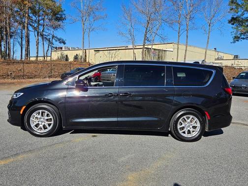 2023 Chrysler Pacifica Touring-L