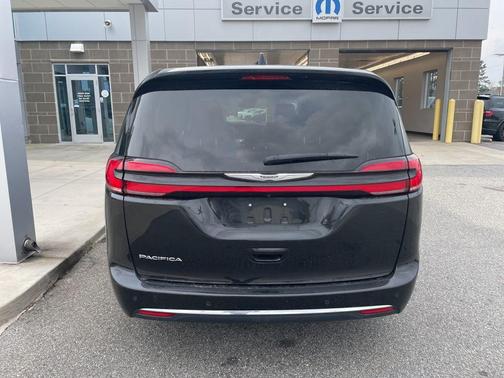 2023 Chrysler Pacifica Touring-L
