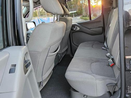 2021 Nissan Frontier SV