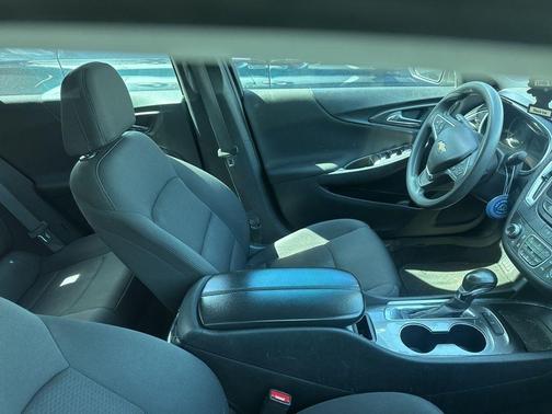 Silver Ice Metallic 2021 Chevrolet Malibu LT