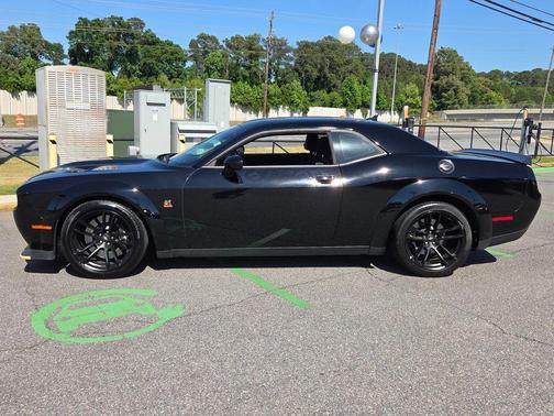 Pitch Black Clearcoat 2023 Dodge Challenger R/T Scat Pack