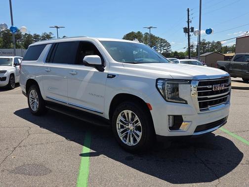 White Frost Tri-Coat 2023 GMC Yukon XL SLT