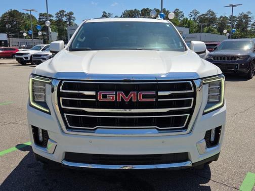 White Frost Tri-Coat 2023 GMC Yukon XL SLT
