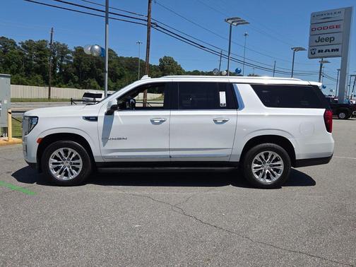 White Frost Tri-Coat 2023 GMC Yukon XL SLT