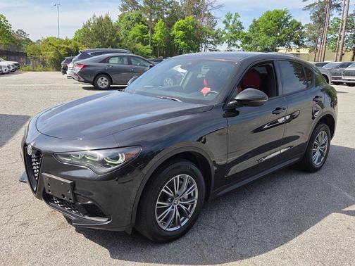 Vulcano Black Metallic 2024 Alfa Romeo Stelvio Base