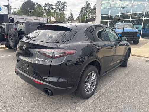2024 Alfa Romeo Stelvio Base