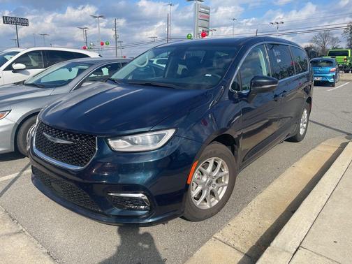2023 Chrysler Pacifica Touring-L