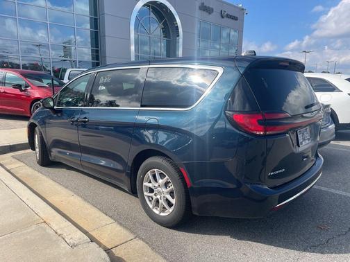 2023 Chrysler Pacifica Touring-L