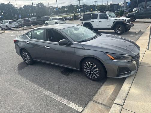 Gun Metallic 2025 Nissan Altima SV