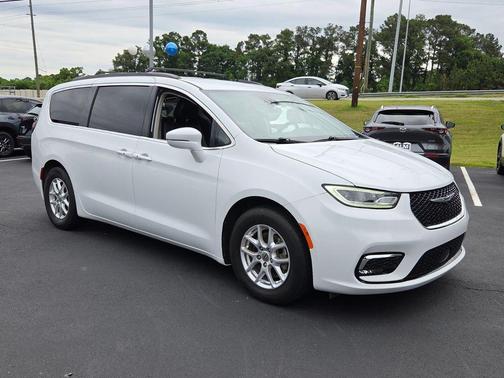 Bright White Clearcoat 2022 Chrysler Pacifica Touring-L