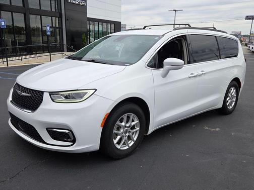 Bright White Clearcoat 2022 Chrysler Pacifica Touring-L