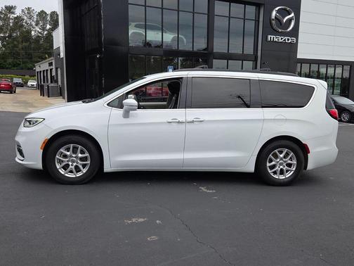 Bright White Clearcoat 2022 Chrysler Pacifica Touring-L