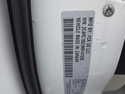Bright White Clearcoat 2022 Chrysler Pacifica Touring-L