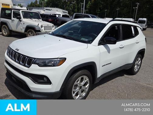 Bright White Clearcoat 2025 Jeep Compass Latitude