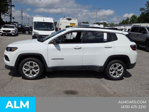 Bright White Clearcoat 2025 Jeep Compass Latitude