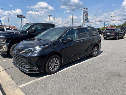 Midnight Black Metallic 2024 Toyota Sienna XLE