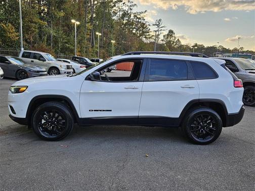 2023 Jeep Cherokee Altitude Lux