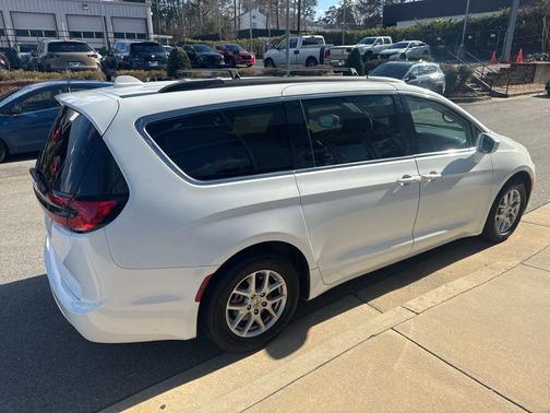 2022 Chrysler Pacifica Touring-L