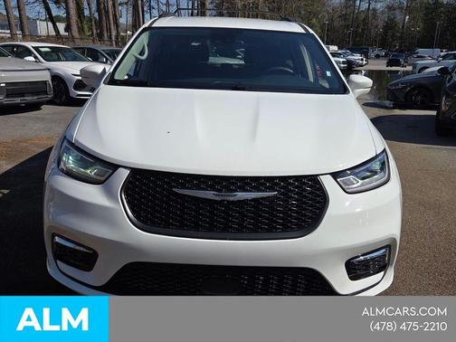 Bright White Clearcoat 2022 Chrysler Pacifica Touring-L