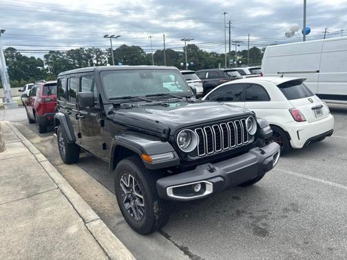 Black Clearcoat 2025 Jeep Wrangler Sahara