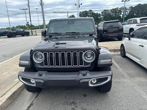 Black Clearcoat 2025 Jeep Wrangler Sahara