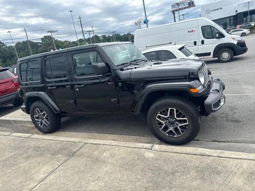 Black Clearcoat 2025 Jeep Wrangler Sahara
