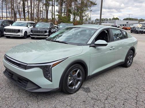 2025 Kia K4 LXS