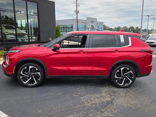 Red 2024 Mitsubishi Outlander SE