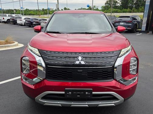 Red 2024 Mitsubishi Outlander SE