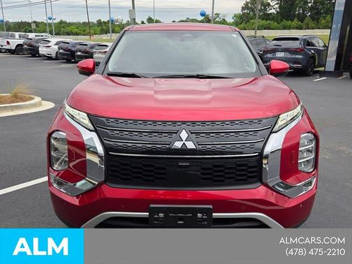 Red 2024 Mitsubishi Outlander SE