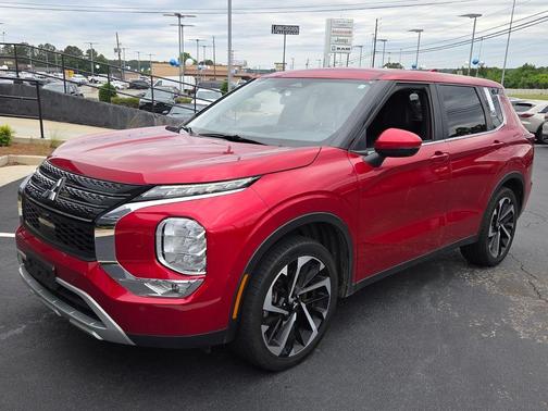Red 2024 Mitsubishi Outlander SE