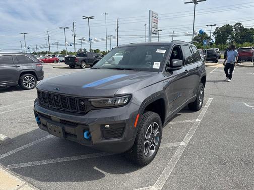 Metallic 2023 Jeep Grand Cherokee 4xe Trailhawk