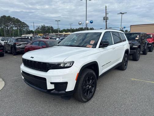 Bright White Clearcoat 2025 Jeep Grand Cherokee L Laredo