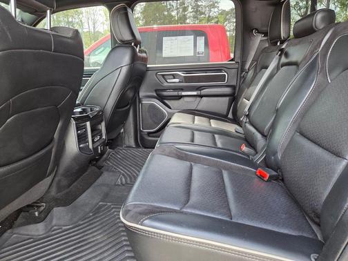 Bright White Clearcoat 2020 RAM 1500 Laramie